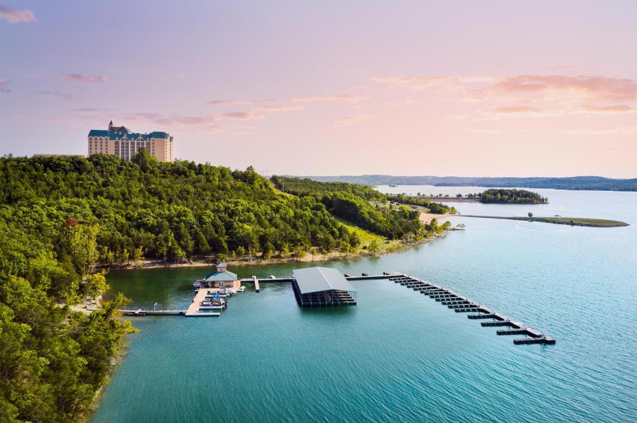 Chateau On The Lake Resort Spa And Convention Center Branson Exterior photo