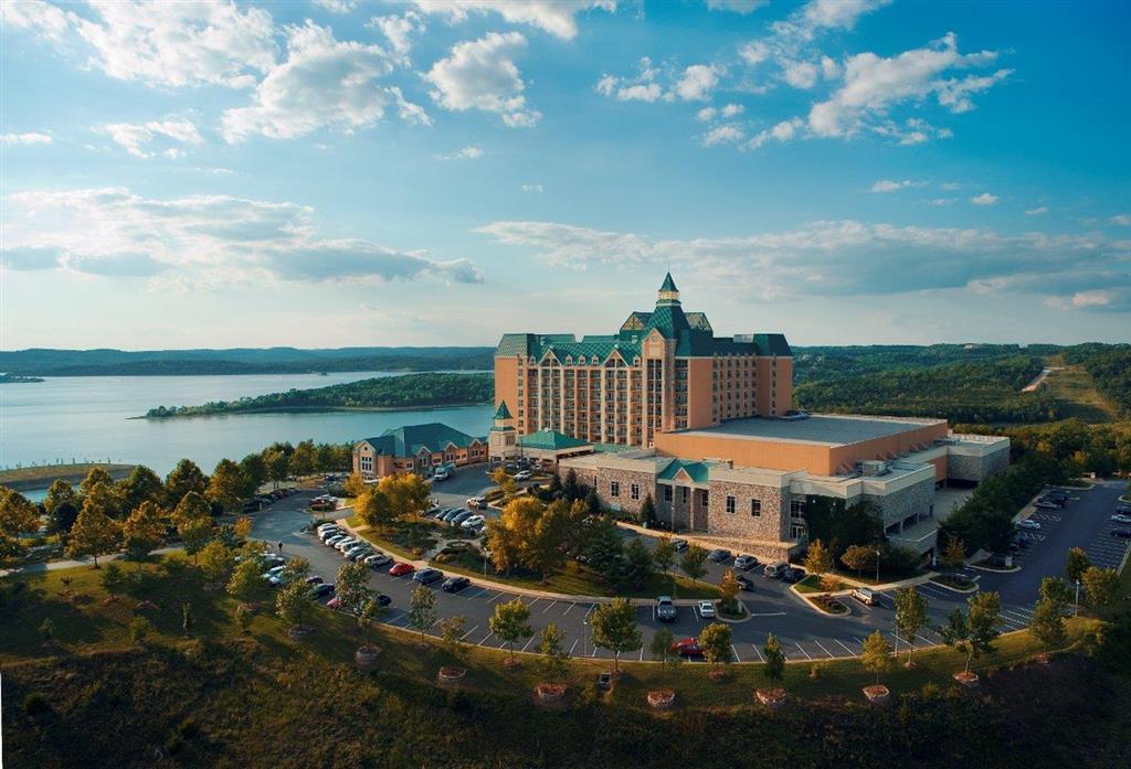 Chateau On The Lake Resort Spa And Convention Center Branson Exterior photo