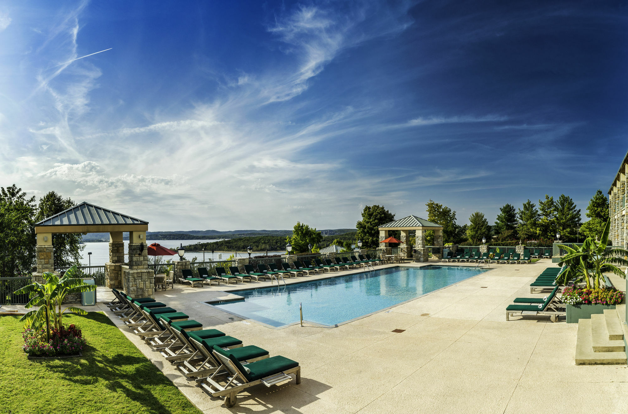 Chateau On The Lake Resort Spa And Convention Center Branson Exterior photo