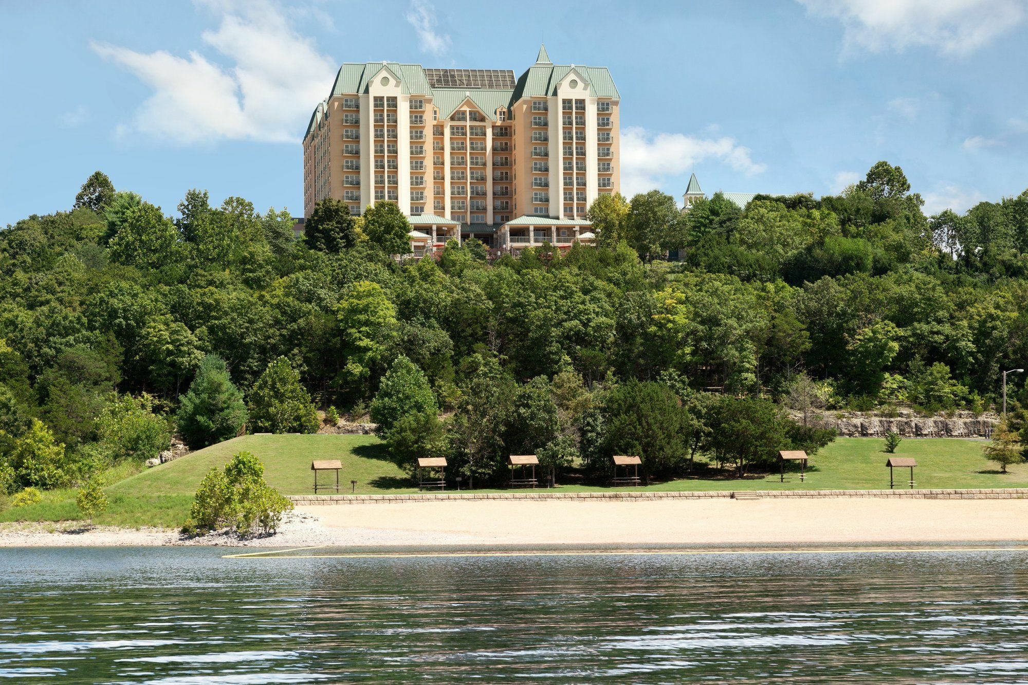 Chateau On The Lake Resort Spa And Convention Center Branson Exterior photo